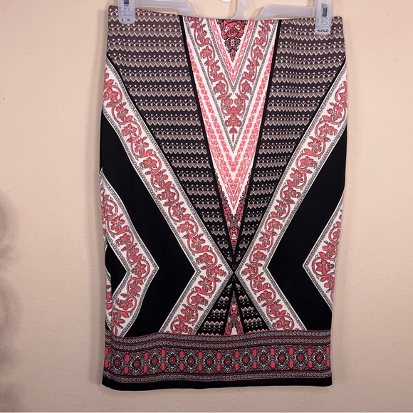 XL Fitted By And By Pencil Skirt Geometric Print Stretch Black White Coral Boho - Picture 12 of 12